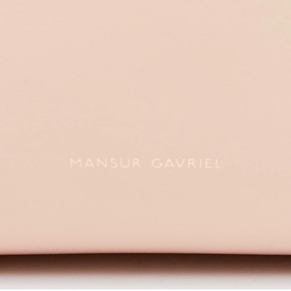 (R) MANSUR GAVRIEL: pale pink bucket bag (medium) - Picture 5 of 15